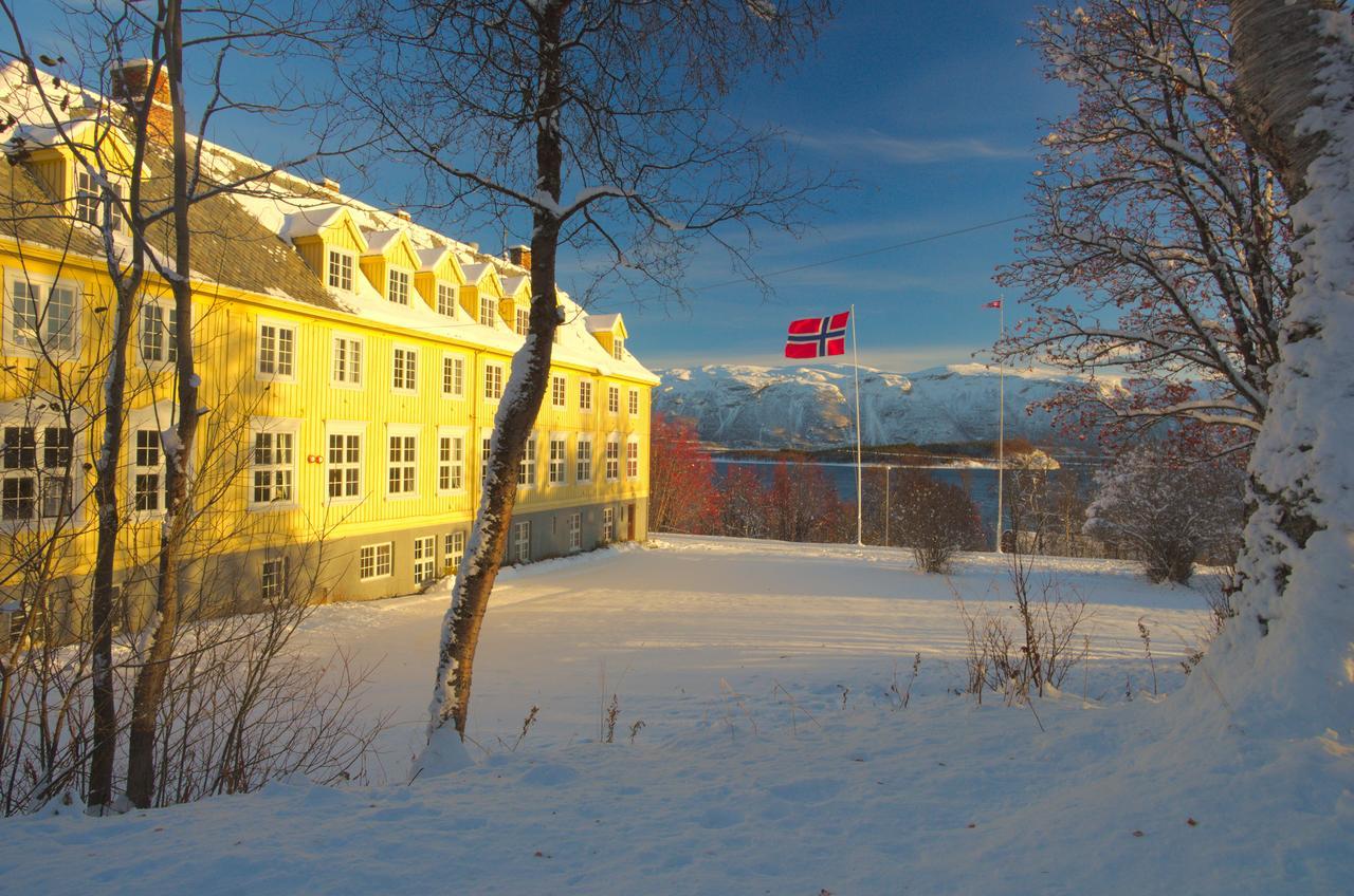 Solhov, Castle Of The Lyngen Alps * Lyngseidet