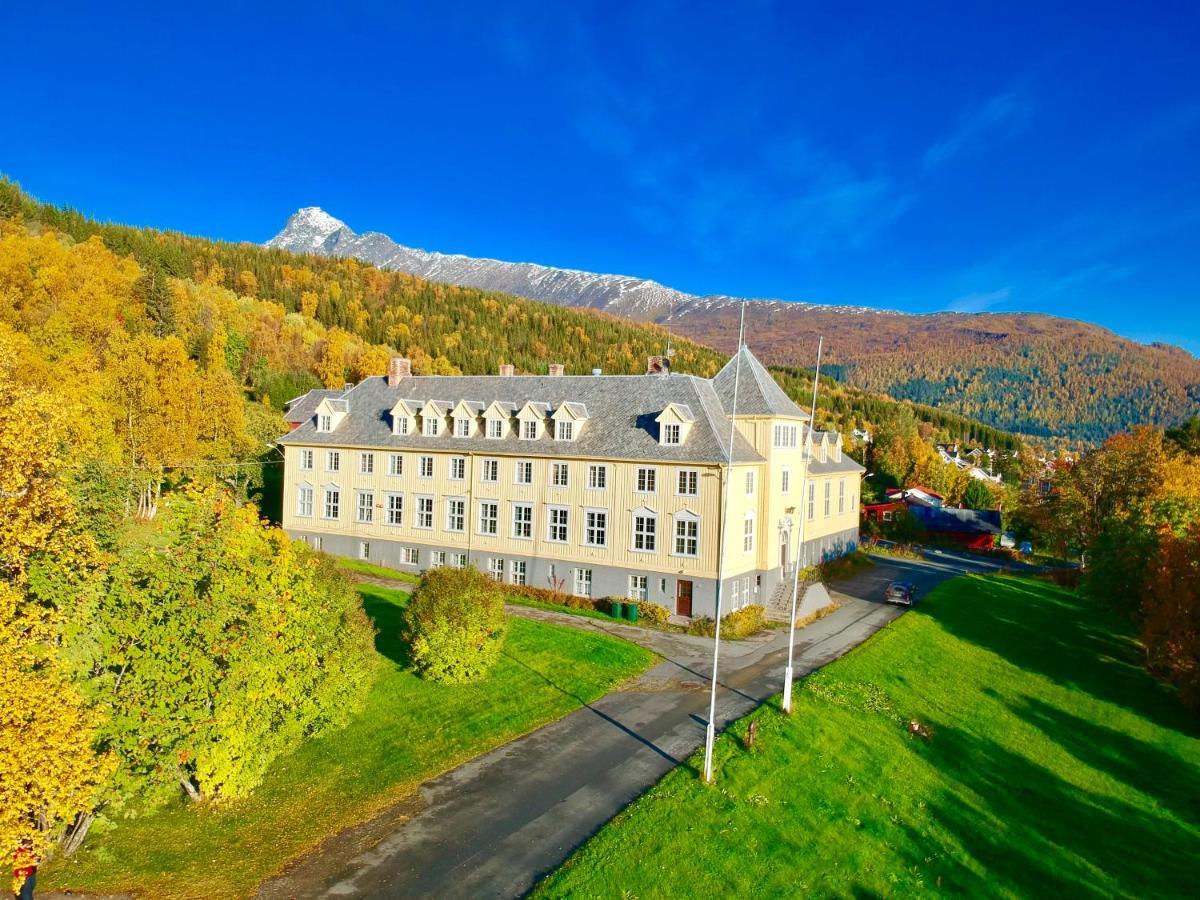 Solhov, Castle Of The Lyngen Alps * Lyngseidet