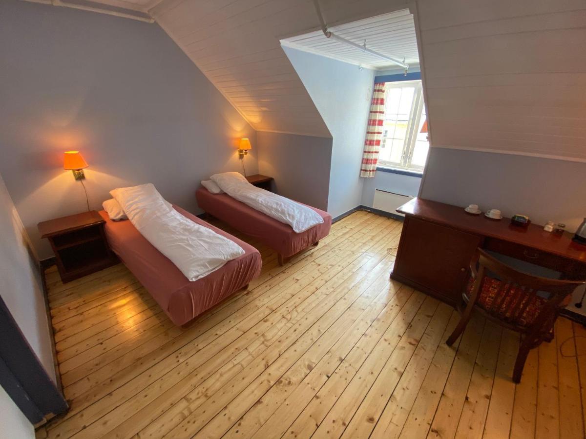 Solhov, Castle Of The Lyngen Alps Lyngseidet
